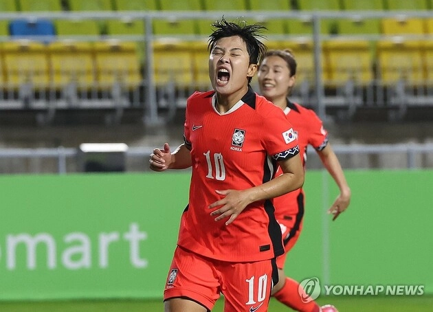 “지소연-장슬기 결정적 골”…여자축구 대표팀, 동아시안컵 20년 만에 정상 / 연합뉴스