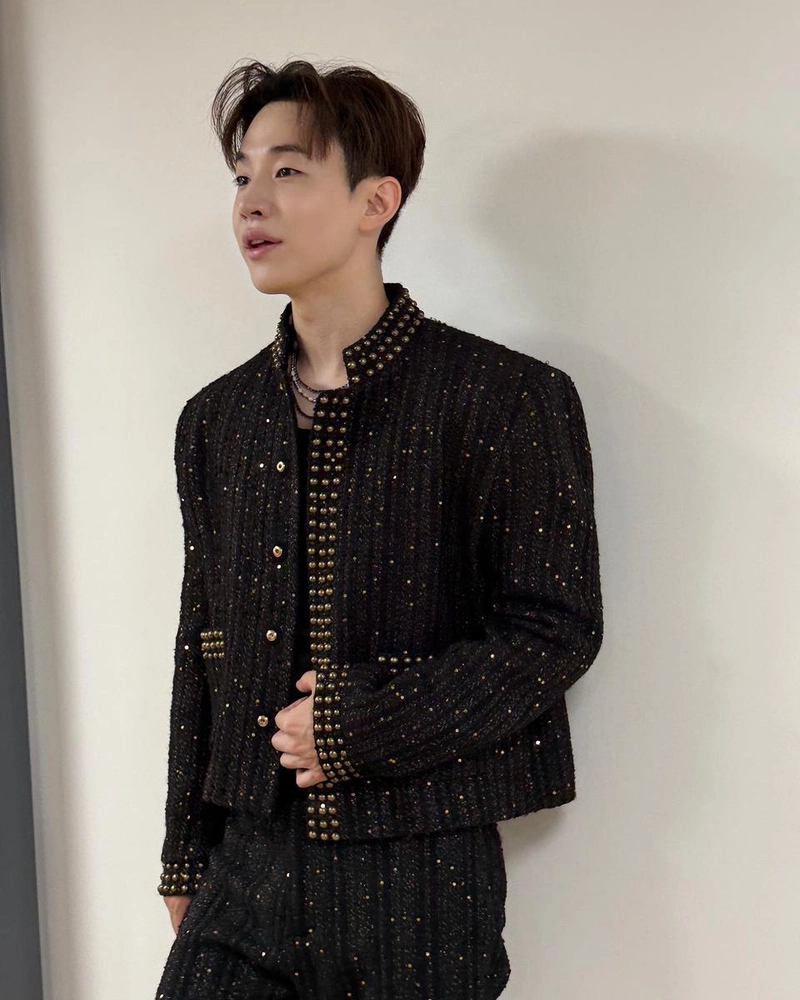 “thank you and congratulations”…헨리, 깊어진 여름 밤→성숙한 카리스마로 압도 / 그룹 슈퍼주니어 헨리 인스타그램
