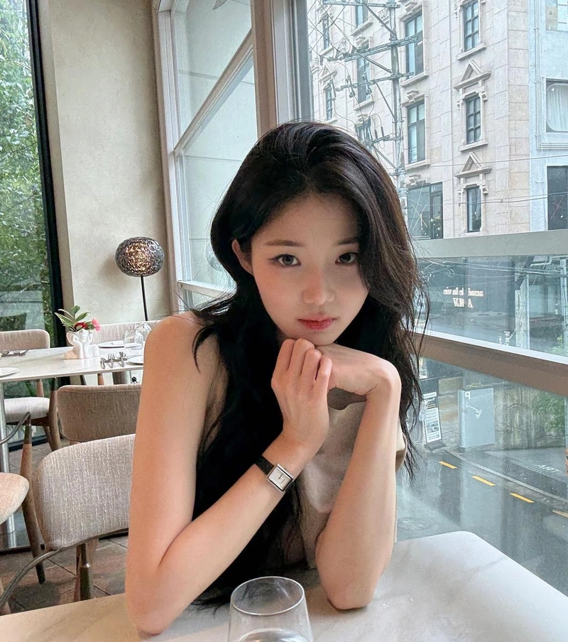 “오랜만에 일상 업데이투”…신지연, 여름 오후 온기→청초한 휴식 / 방송인 신지연 인스타그램
