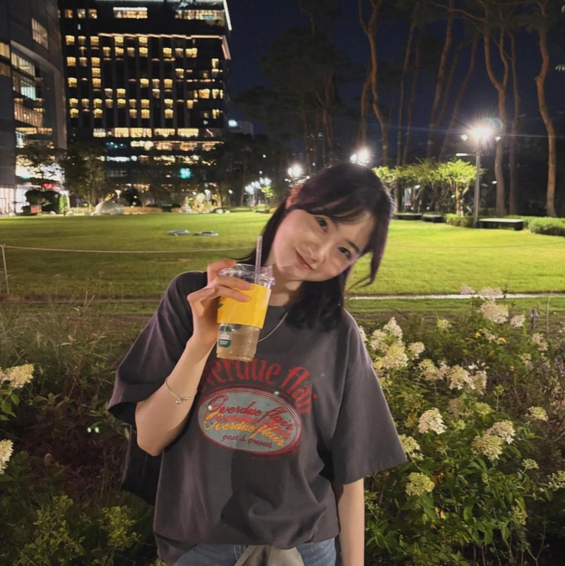 “잔잔하게 스며드는 여름밤”…이도혜, 환한 미소→도심 속 청량 감성 / 배우 이도혜 인스타그램