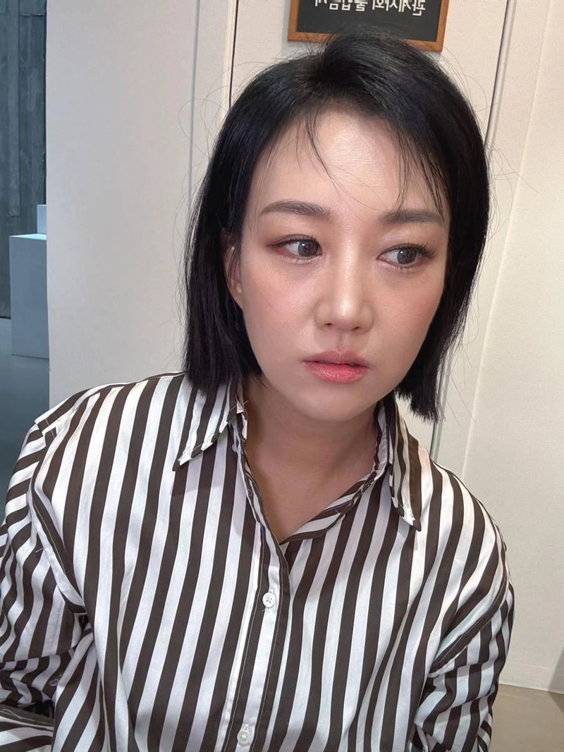 “읏뜨냐아”…장윤정, 짧은 머리로 전하는 여름 압도 / 가수 장윤정 인스타그램