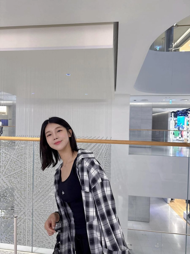 “짧은 머리로 새로 피어난 순간”…공상정, 도심 속 변화→여름의 자유를 안다 / 환승연애3 출연자 쇼트트랙 심판 공상정 인스타그램