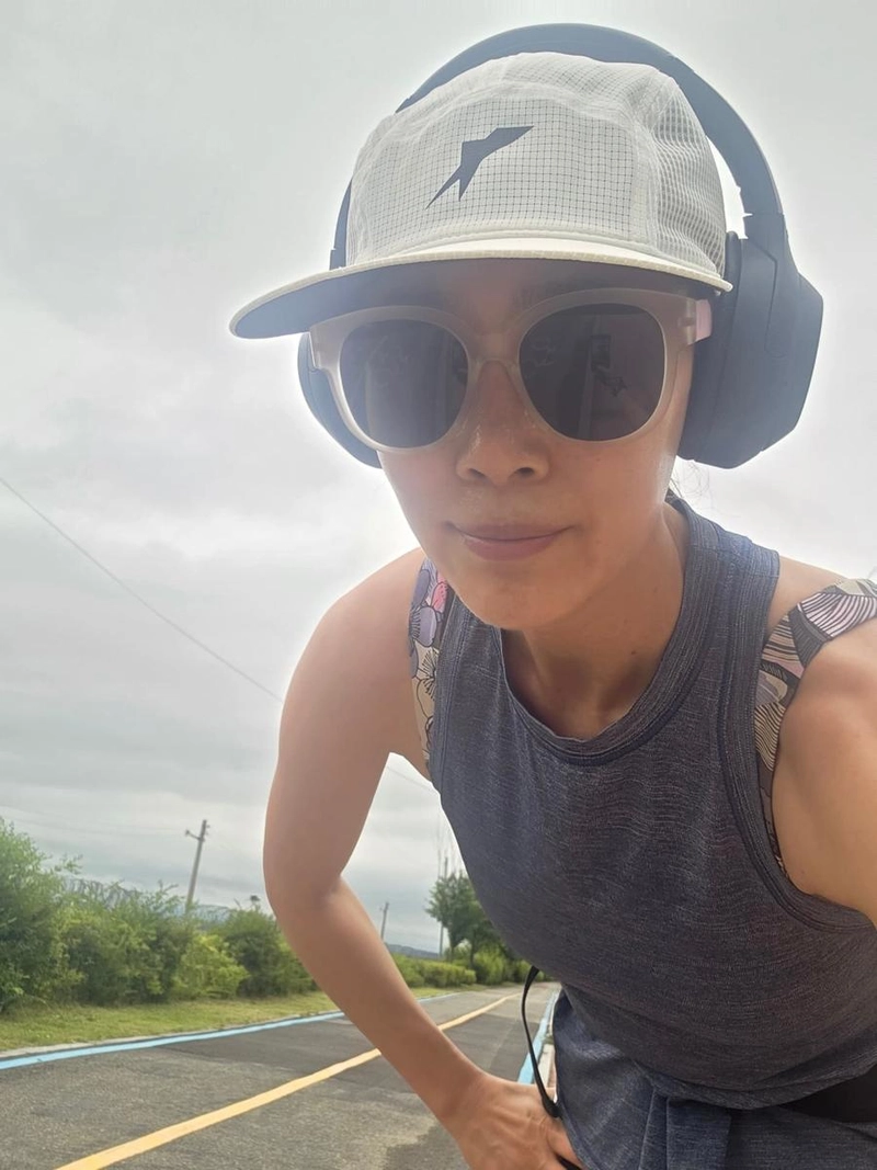 “선물처럼 다가온 러닝시간”…문정희, 빗속 질주→여름의 자유 만끽 / 배우 문정희 인스타그램