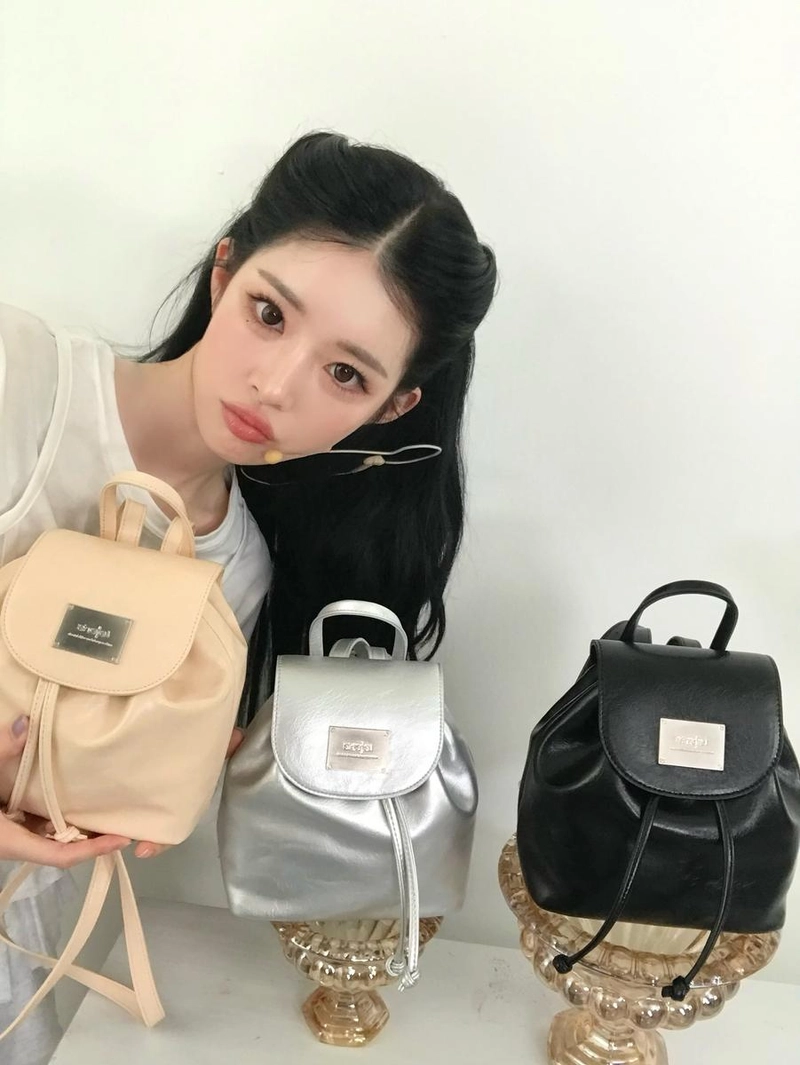 “짙은 눈빛으로 전한 설렘”…유혜원, 초여름 무드→레이어드티 인증샷 / 커플팰리스2 출연자 모델 유혜원 인스타그램