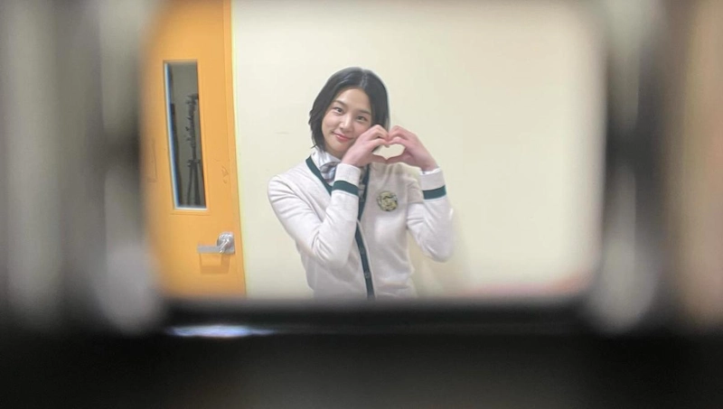 “이 순간들이 정말 소중합니다”…솔빈, 환한 여름밤→손하트 셀카로 따스함 전해 / 걸그룹 라붐 솔빈 인스타그램
