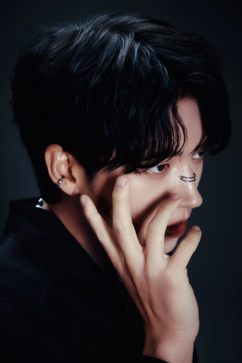 “카리스마의 정점”…인피니트 남우현, ‘Tree Ring’ 포토로 돌아온다→10개월 만의 신보 / 빌리언스