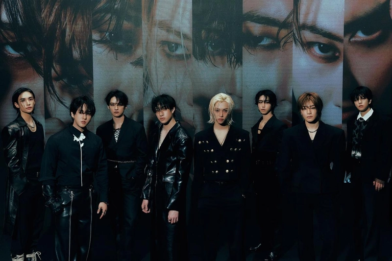 “스트레이 키즈, 토트넘 핫스퍼 입성 신화”…런던서 6만 관중→K팝 새 역사 쓴다 / JYP엔터테인먼트