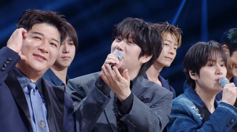 “뮤직 타임머신 탄 슈퍼주니어”…‘더 시즌즈’ 사우디 전설→박보검도 놀란 감동 여정 / KBS