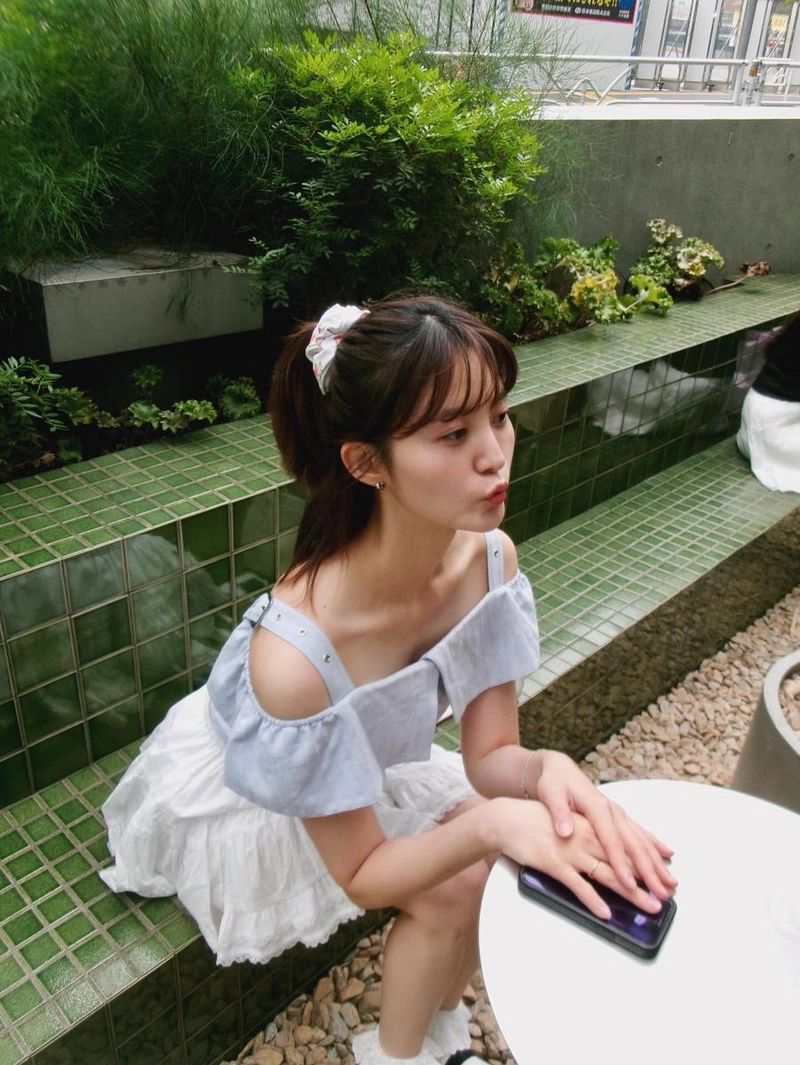 “초여름 바람에 머문 순간”…박정화, 싱그러운 표정→잔잔한 휴식 / 가수, 배우 박정화 인스타그램