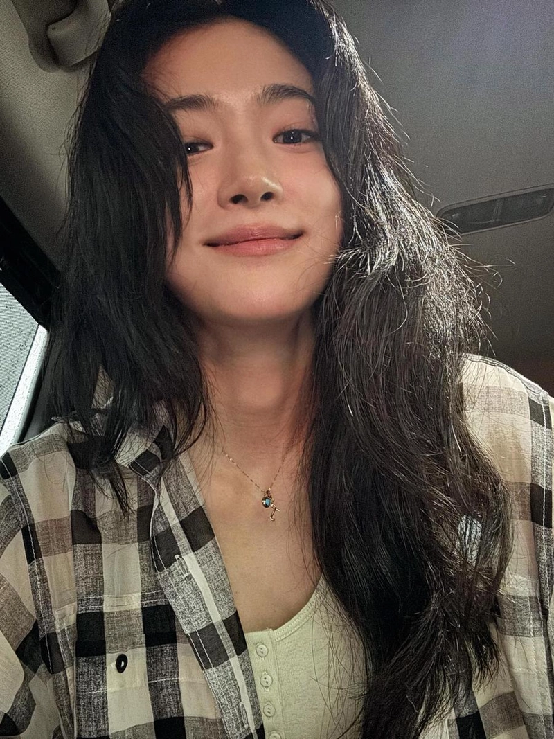 “하루 두 번의 웃음 담았죠”…옥자연, 여운 가득 미소→잔잔한 여름 셀카 / 배우 옥자연 인스타그램
