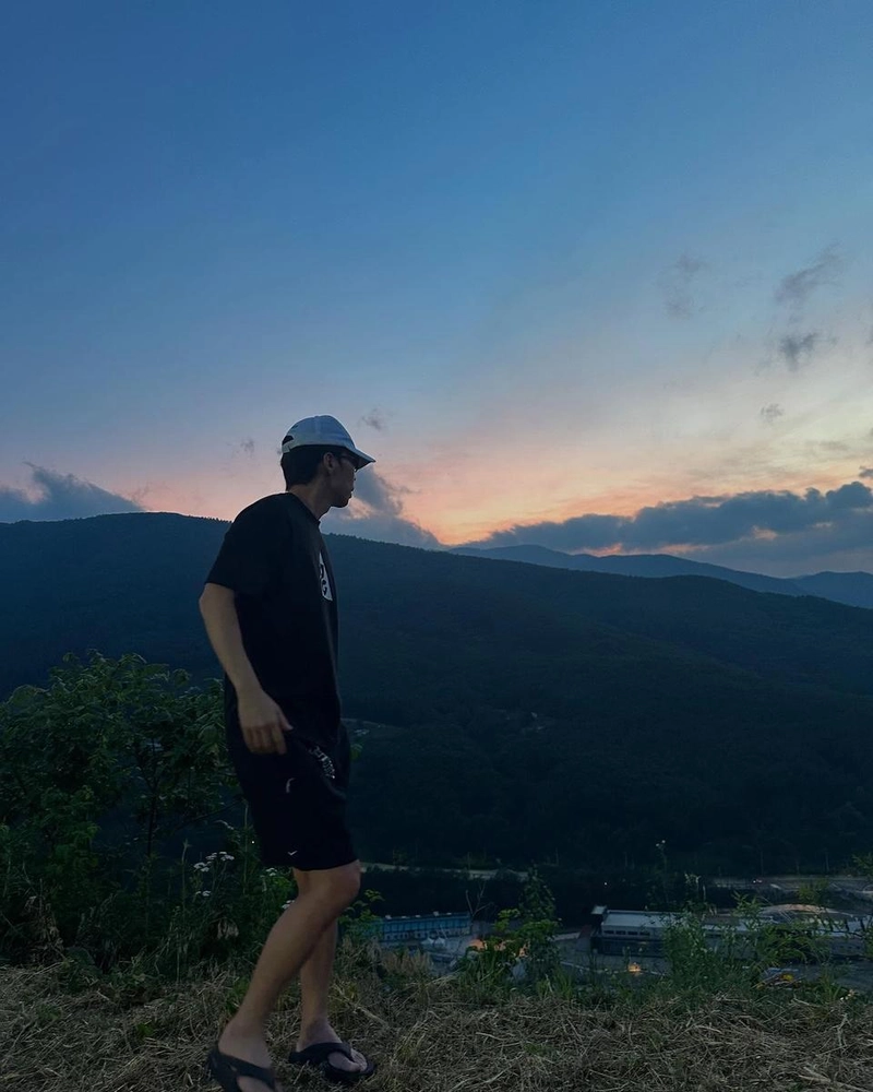“장마 지나 푸른 저녁”…윤병희, 산속 걷기→여름 감성 가득 / 배우 윤병희 인스타그램