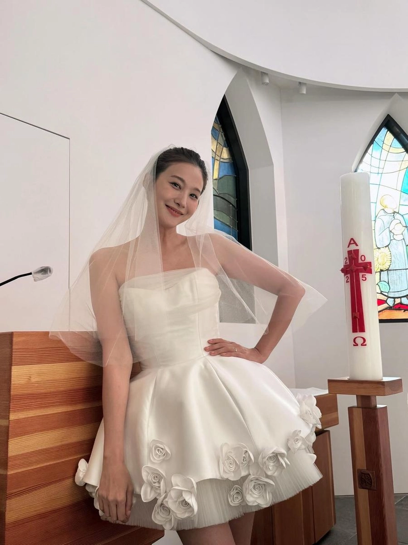 “마지막까지 힘”…유인영, 순백의 미소→웨딩드레스 여신 변신 / 배우 유인영 인스타그램