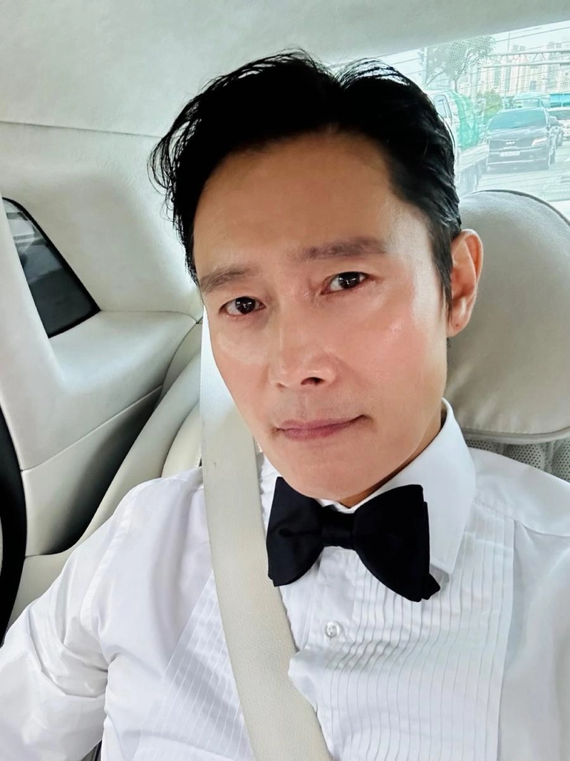 “이 공간이 나만의 셀카 명소”…이병헌, 절제된 자신감→블랙타이 카리스마 / 배우 이병헌 인스타그램