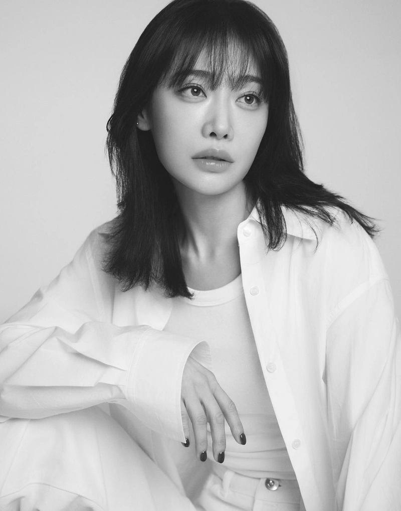 “새로운 면을 담았죠”…김히어라, 흑백의 시선→청초한 긴장감 / 배우 김히어라 인스타그램