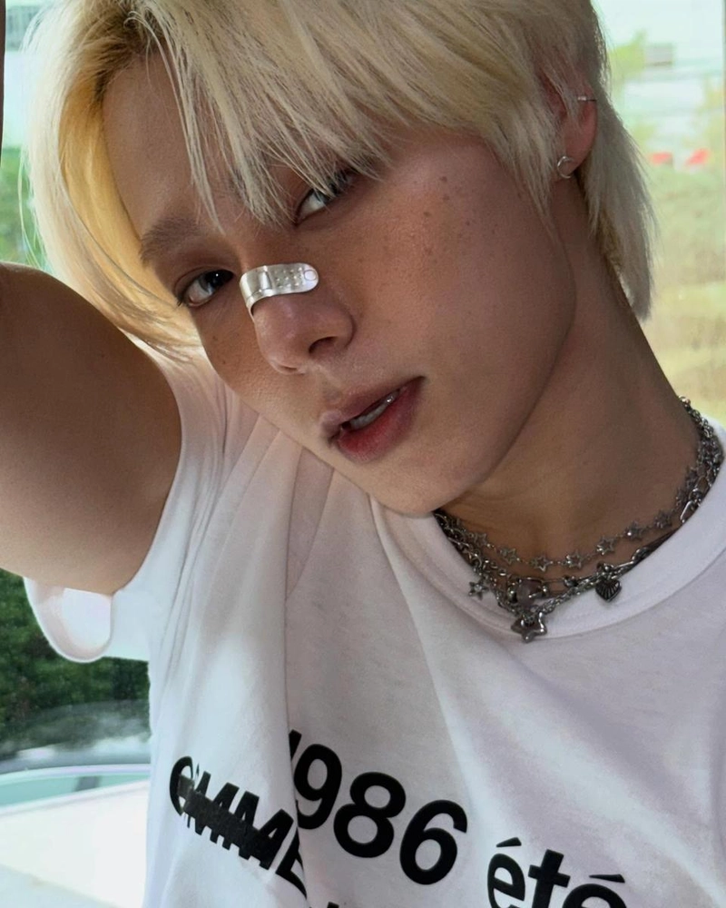 “자극적인 시선 그 너머”…환웅, 여름 오후→반전 매력 대폭발 / 그룹 원어스 환웅 인스타그램