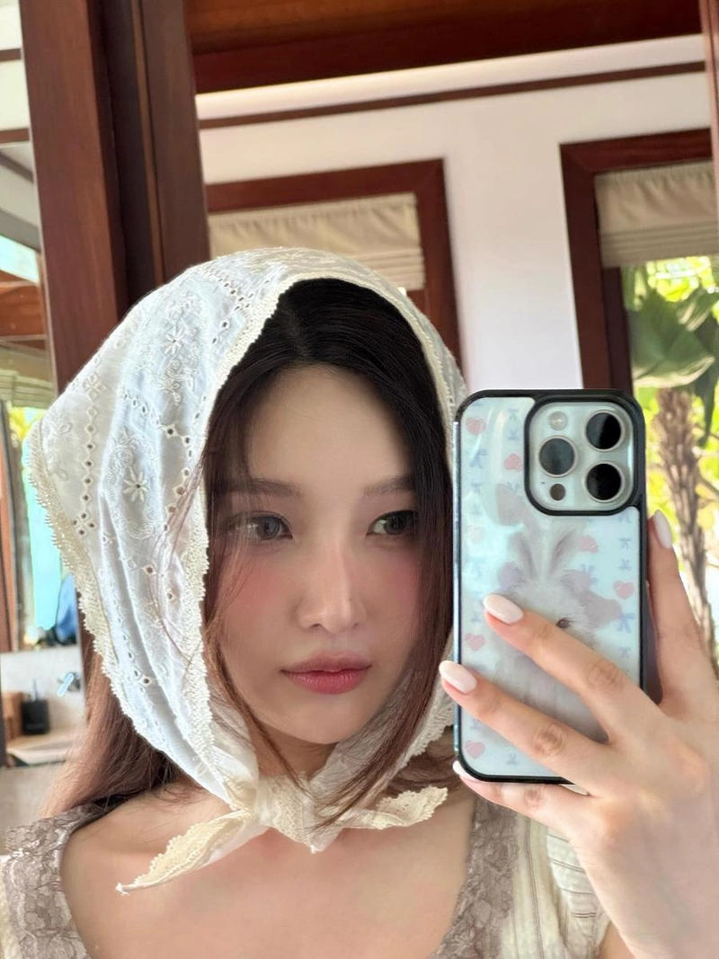 “살며시 내려앉은 여름의 온기”…조이, 수채화 같은 무드→청초 미소 / 걸그룹 레드벨벳 조이 박수영 인스타그램