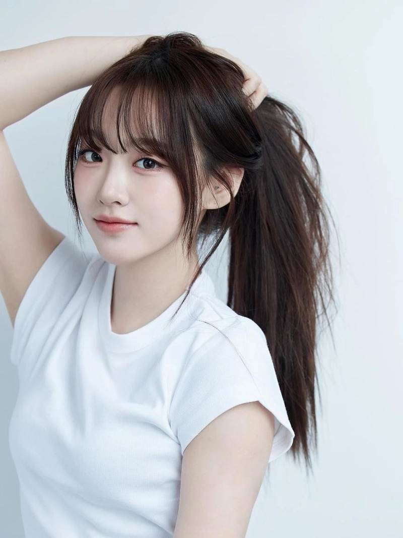 “포니테일에 담은 담백함”…윤지원, 소녀의 투명함→청량한 여름 분위기 / 걸그룹 시그니처 윤지원 인스타그램
