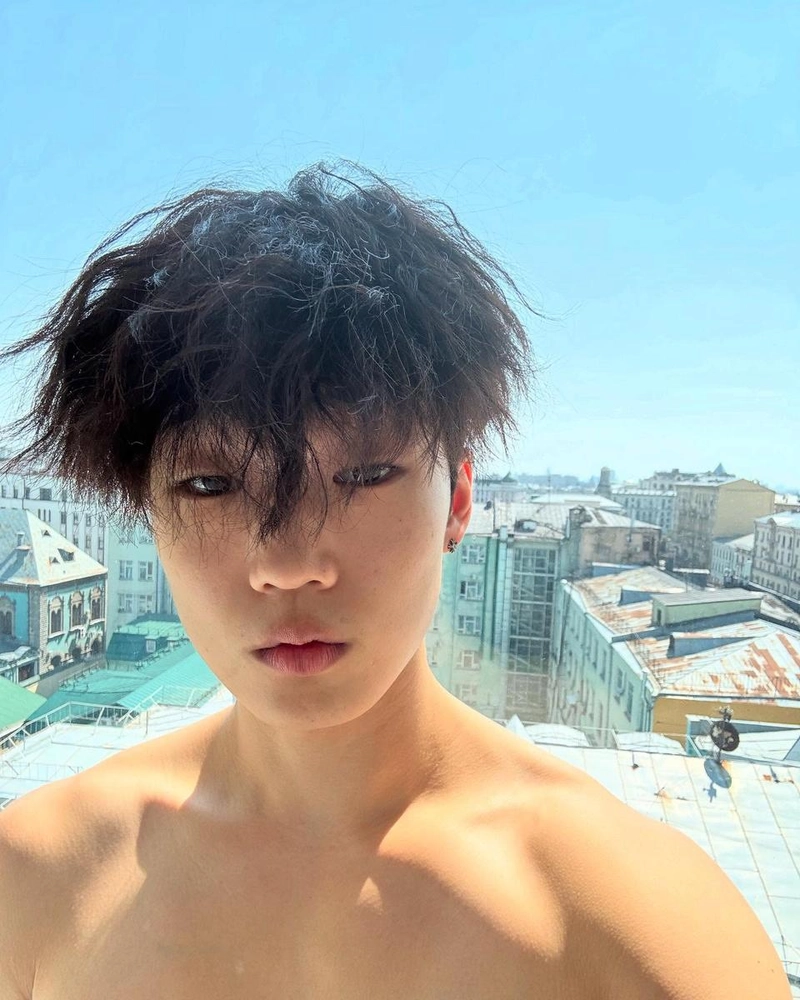 “뭐가 제일 좋던가요”…김하온, 거친 여름→시선 압도 셀카 / 가수 김하온 인스타그램