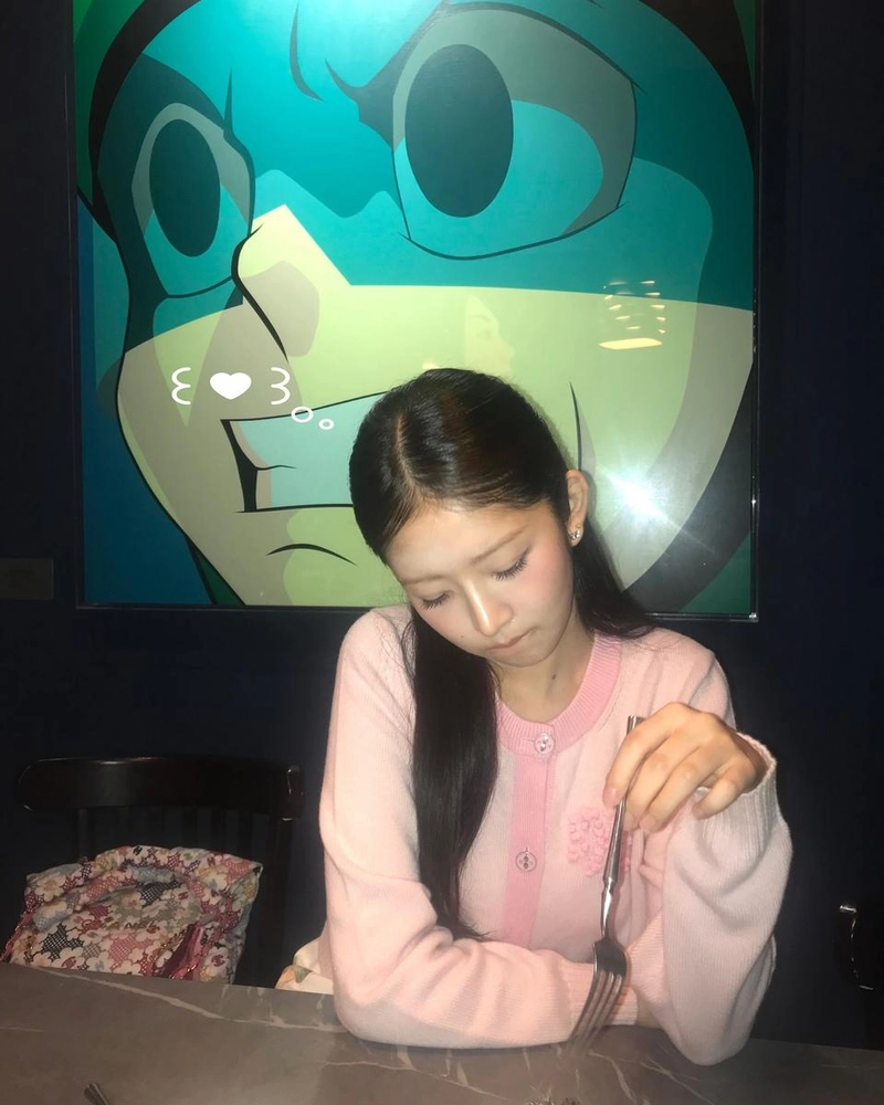 “행복도 고요히 스며든다”…아이브 레이, 핑크빛 여운→잔잔한 여름밤 감성 / 걸그룹 아이브 레이 인스타그램