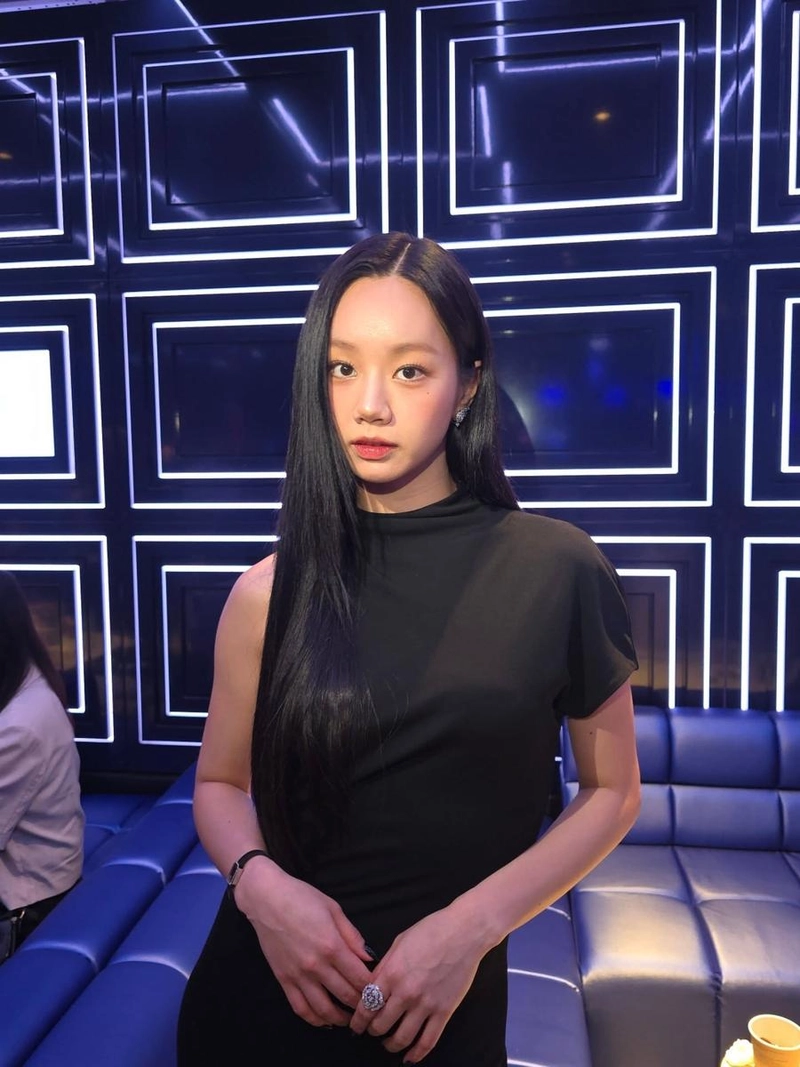 “우리의 최고의 인기 스타”…혜리, 블랙 드레스 속 압도적 존재감 / 걸그룹 걸스데이 혜리 인스타그램