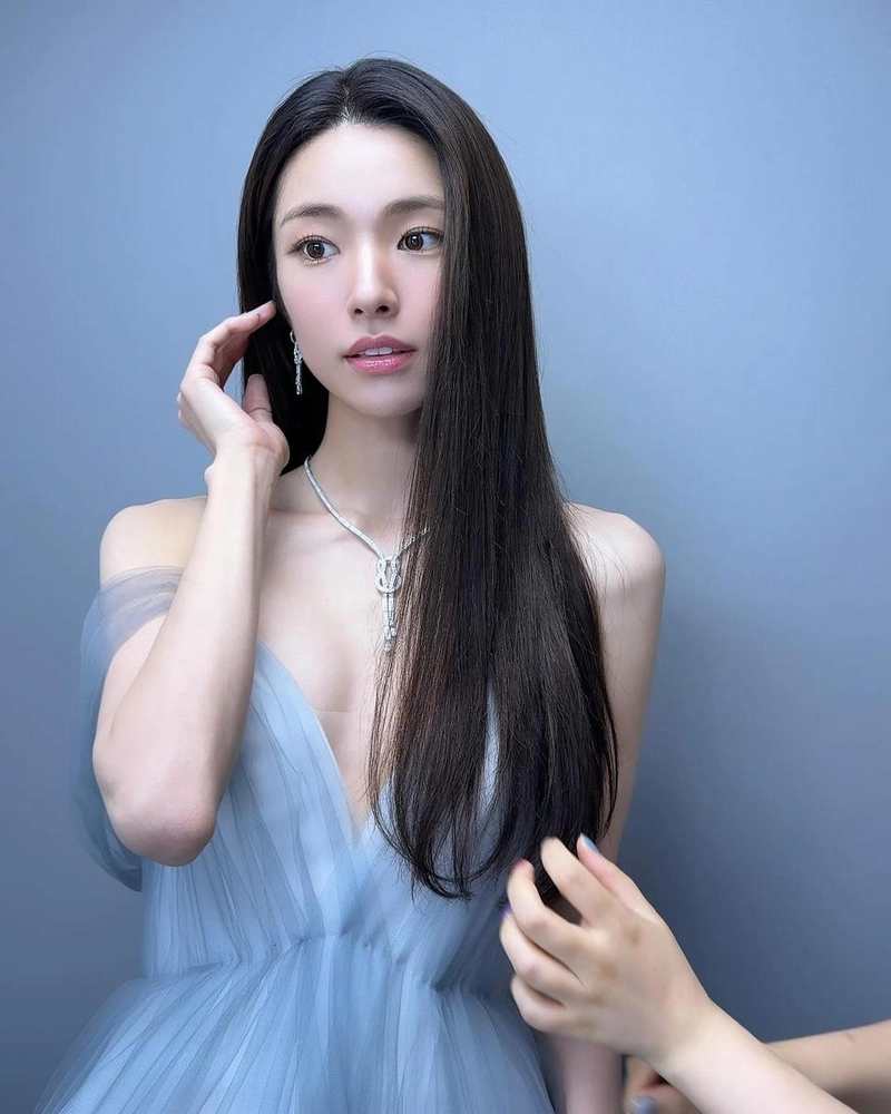 “즐거운 시간 감사드리며”…하영, 청량한 기운→한여름 드레스 여신 / 배우 하영 인스타그램