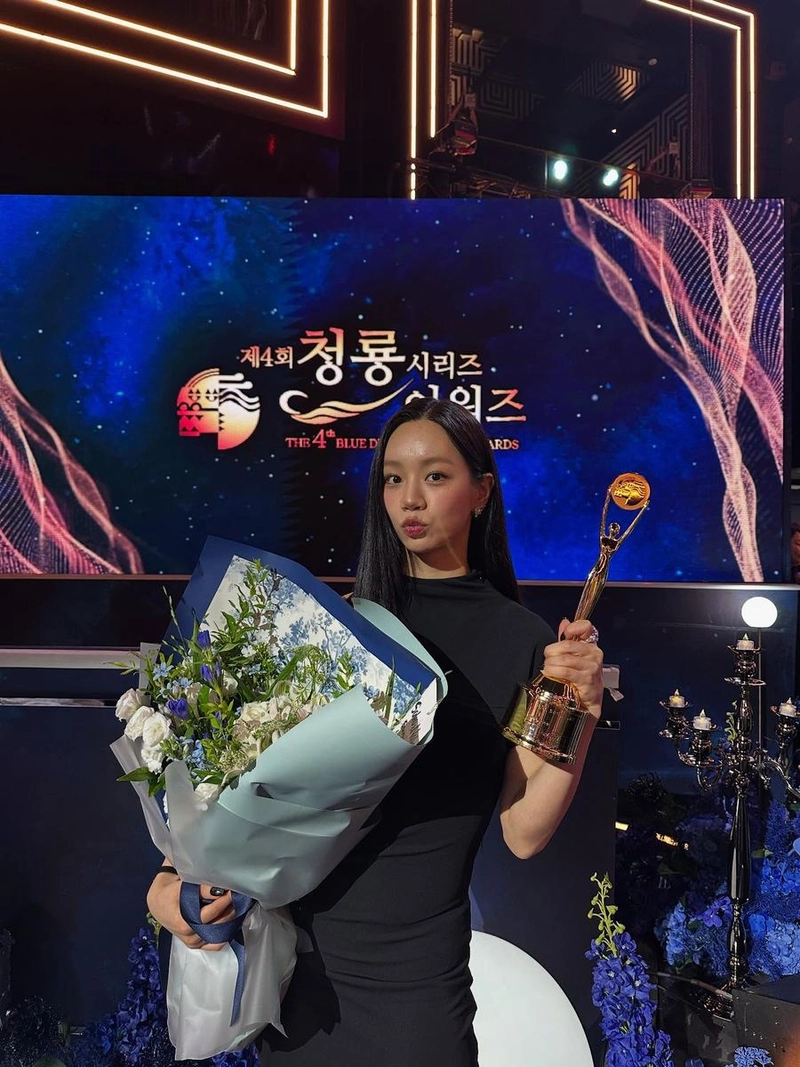 “너무 행복했습니다”…혜리, 트로피 품에 안고→여름밤 진한 감동 / 걸그룹 걸스데이 혜리 인스타그램