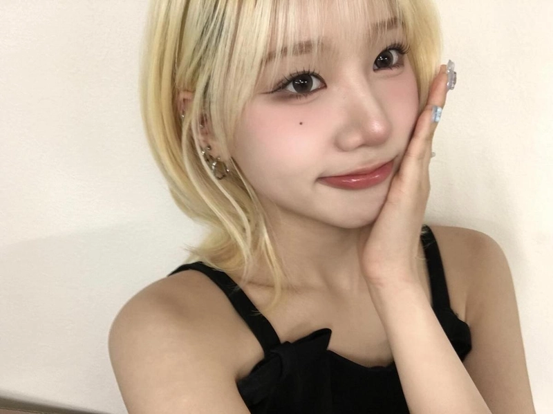 “수줍은 미소 머문 순간”…구예함, 여름 밤 감도는 셀카→청초 눈빛 대폭발 / 걸그룹 첫사랑 구예함 인스타그램