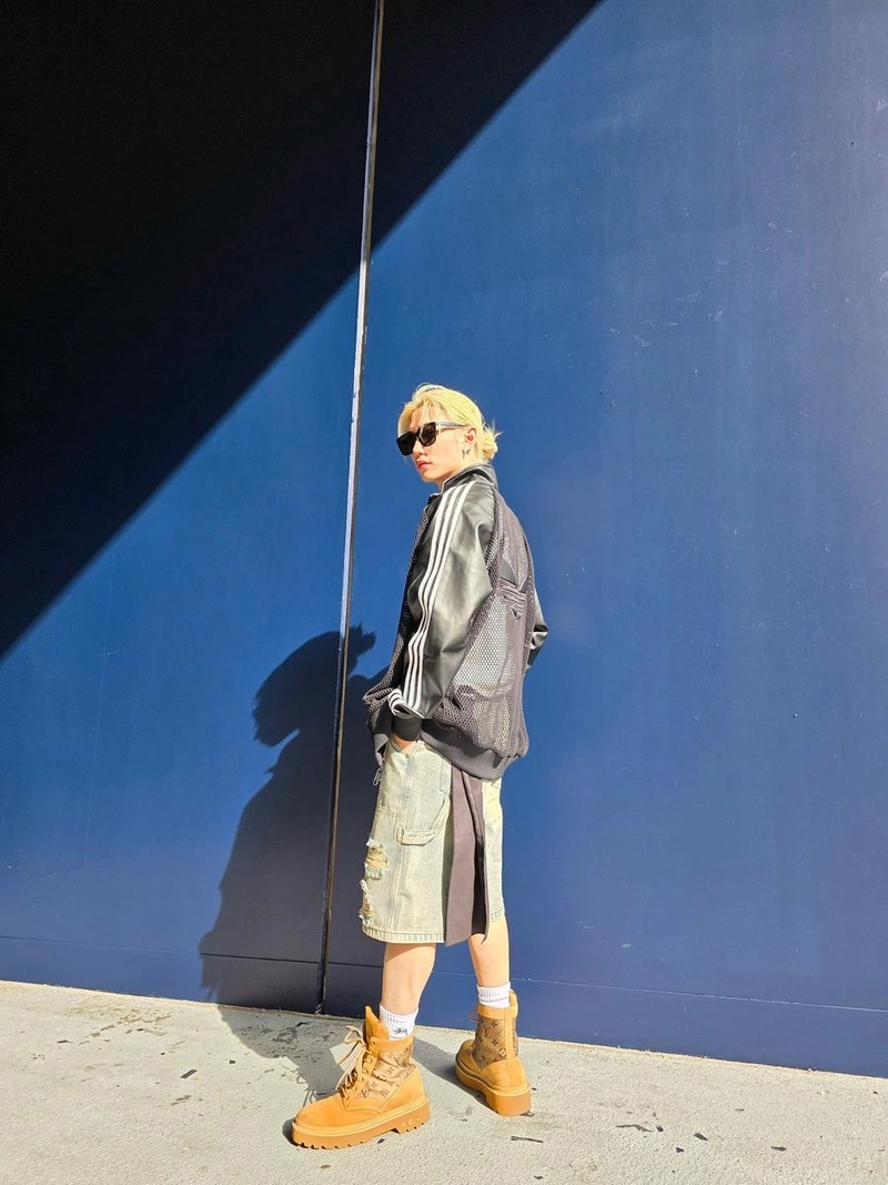 “It a vibe innit”…필릭스, 여름 태양 아래→스트리트 무드 압도 / 그룹 스트레이키즈 필릭스 인스타그램