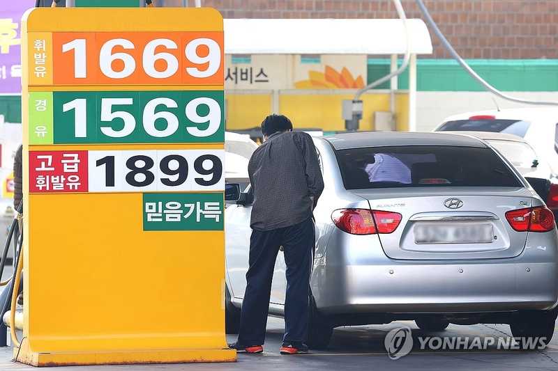 “국제유가 약세에도 국내 주유소 휘발유값 반등”…환율 상승, 추가 상승 압력