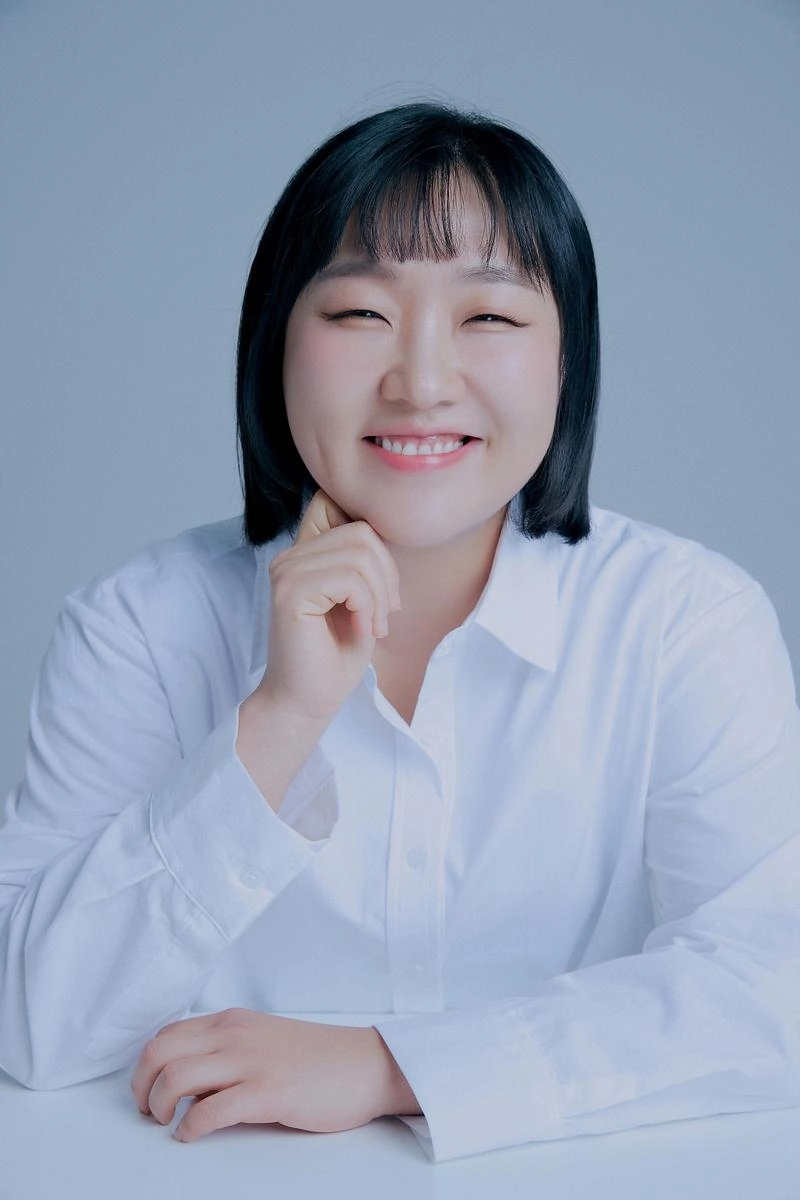 “완성형 웃음 향한 질주”…이수지·지예은, ‘청룡시리즈어워즈’ 동시 수상→씨피엔터테인먼트 겹경사 / 씨피엔터테인먼트