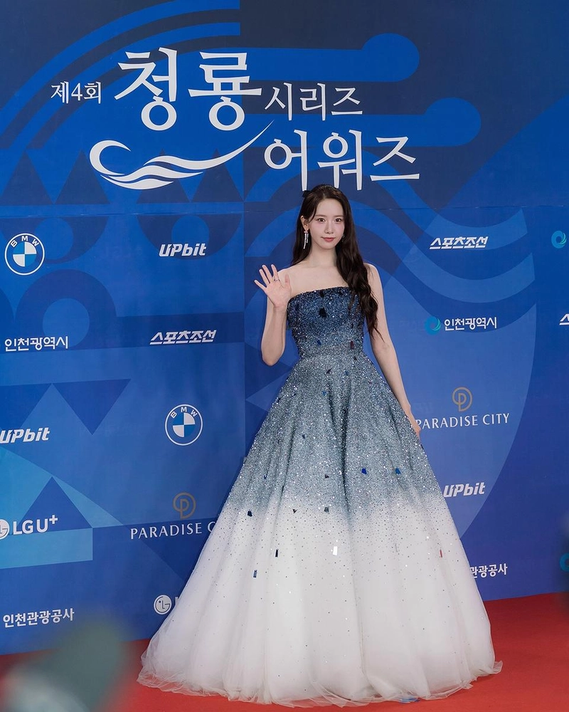 “드레스의 찬란함을 다시”…임윤아, 시리즈어워즈 무대→청초한 여운 / 소녀시대 임윤아 인스타그램
