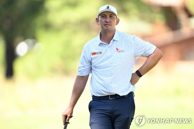 “버디 7개 질주”…호이, 배러쿠다 챔피언십 2R 단독 선두 등극 / 연합뉴스