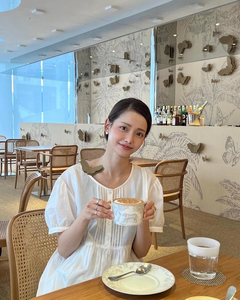 “엘과 나뇽이와 완벽한 우연”…하연수, 고요한 카페 속→여름 한낮 힐링 / 배우 하연수 인스타그램