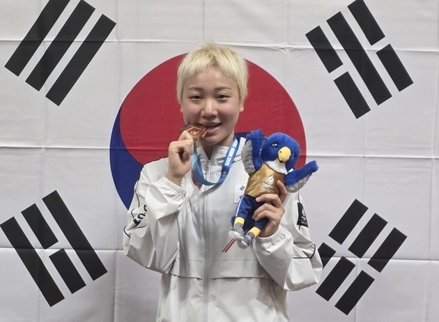 “2분08초29 신기록”…이은지, 여자 배영 200ｍ 동메달 획득 / 연합뉴스