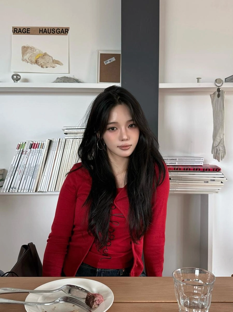 “강아지야 반가웠다”…노지선, 붉은 빛 미소→여름날의 여운 / 걸그룹 프로미스나인 노지선 인스타그램