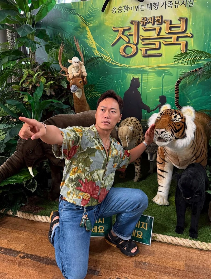 “아아…제가 모글리는 아니에요”…송진우, 정글 감성→유쾌한 일상 변신 / 배우 송진우 인스타그램