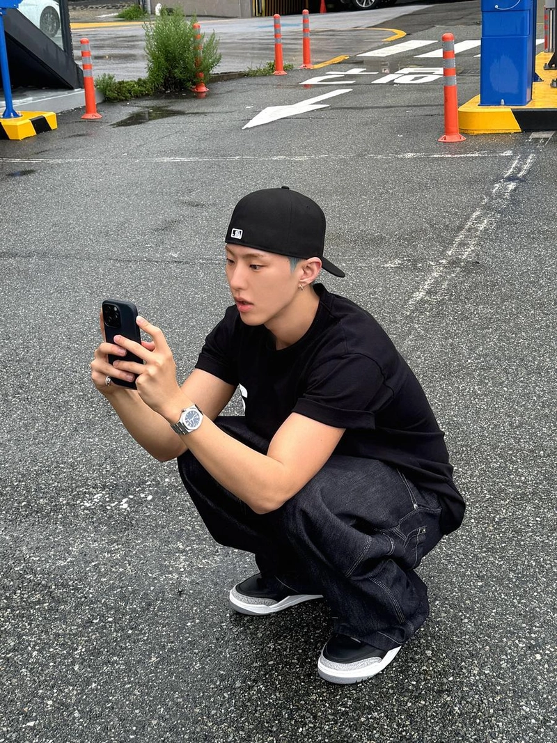 “부산에서의 오늘”…호시, 자유로운 순간→힙한 아우라로 시선 압도 / 그룹 세븐틴 호시 인스타그램