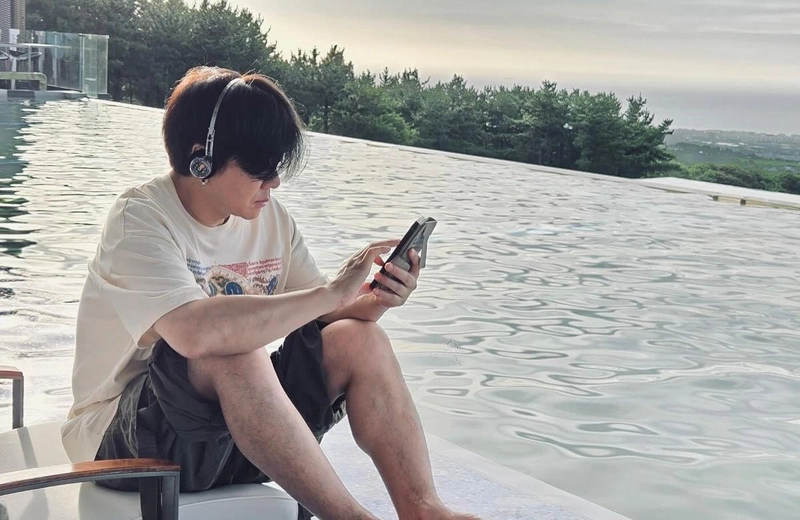 “물가에서 머문 여름의 사유”…윤도현, 고요한 오후→감성 충만 힐링 / 가수 윤도현 인스타그램