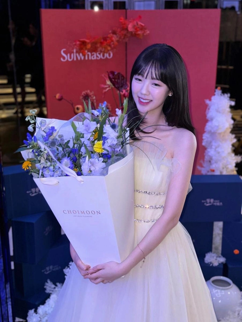 “선한 영향력”…지예은, 우아한 미소로 여름 밤→순수 압도 / 배우 지예은 인스타그램