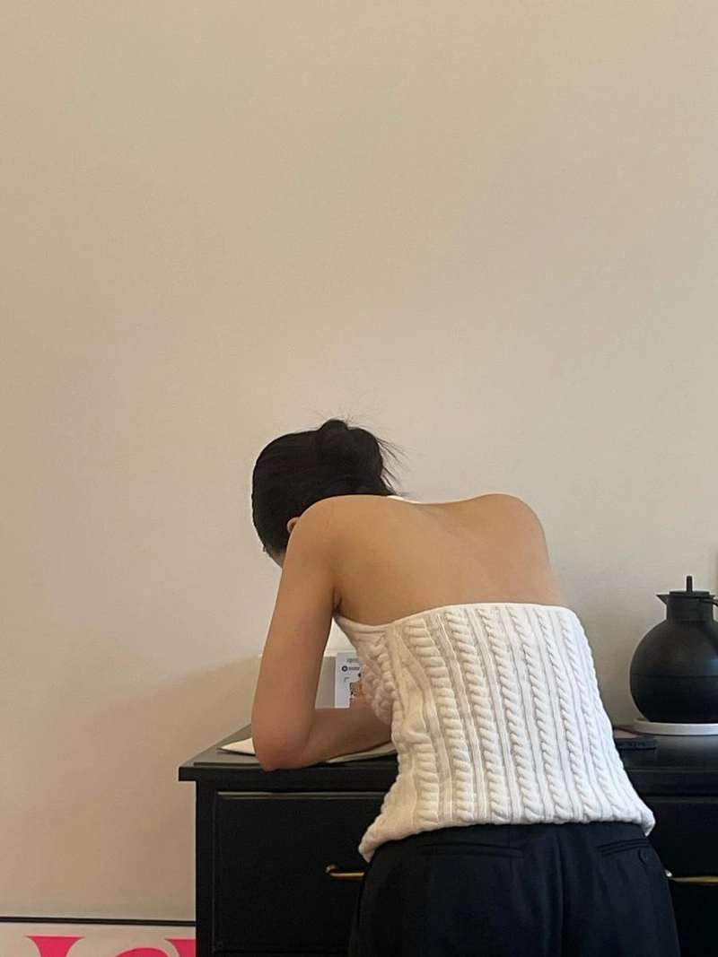 “고요한 순간 머무르다”…남상지, 여름의 온기→등을 드러낸 뒷모습 / 배우 남상지 인스타그램