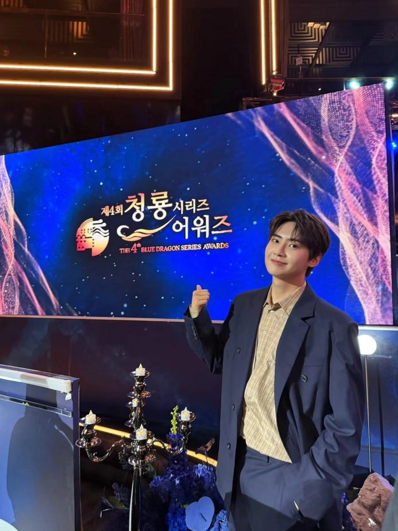 “빛나는 밤의 주인공은 나였죠”…이진혁, 환희 속 등장→시선 압도한 여름밤 / 가수, 배우 이진혁 인스타그램