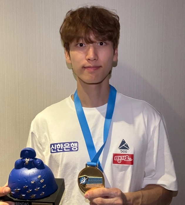 “40+홀드 등반”…이도현, IFSC 월드컵 12차 대회 리드 시즌 첫 우승 / 연합뉴스