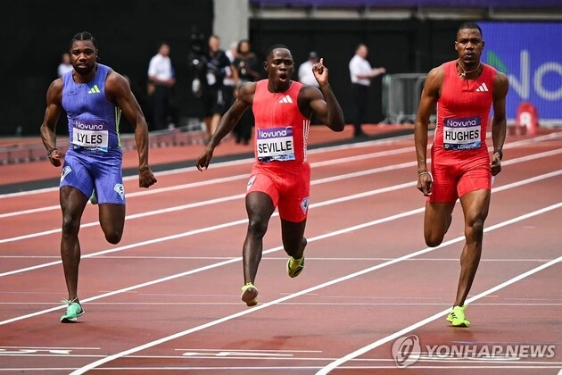 “9초86 결승선 질주”…세빌, 런던 다이아몬드 남자 100ｍ 라일스 제치고 우승 / 연합뉴스