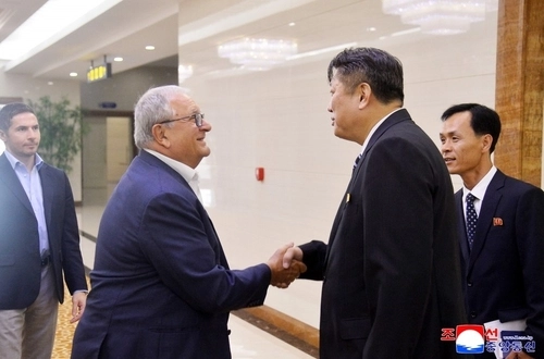 “WBSC 회장 평양 방문”…프라카리, 북한 야구·소프트볼 협력 논의 주목 / 연합뉴스
