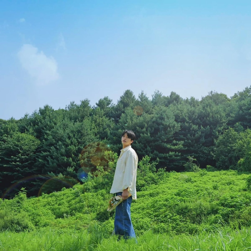 “청춘의 한 장면처럼”…옥진욱, 싱그러움 가득→여름 숲속 감성 / 가수, 배우 옥진욱 인스타그램