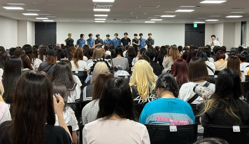 “더블원, 오사카 팬사인회 인산인해”…첫 현지 오프라인 행사→열기 고조