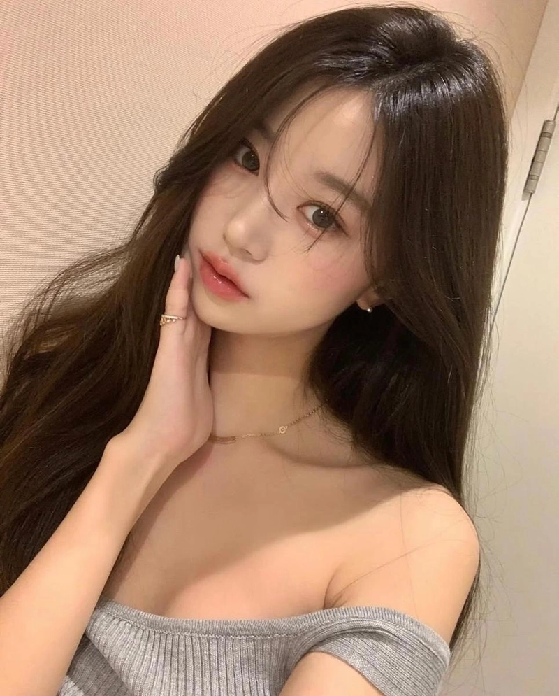 “첫장 고민한 흔적”…윤영채, 망설임 속 여름→고요한 시선 압도 / 인플루언서 윤영채 인스타그램