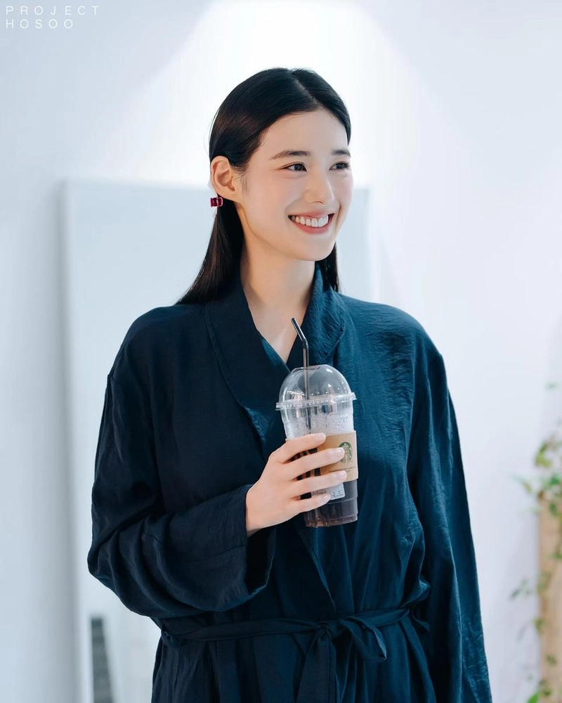 “고마운 마음 그대로”…정은채, 여름 햇살 아래 미소→평온한 일상 / 배우 정은채 인스타그램