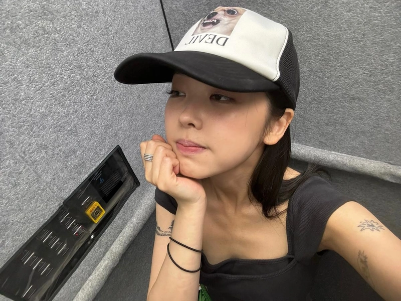 “가만히 흐르는 여름 오후”…미노이, 무심한 옆모습→고요한 시선 / 가수 미노이 인스타그램