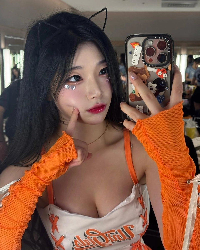 “가슴 벅찬 순간이었다”…조연주, 무대 앞 떨림→시선 압도 미러 셀카 / 치어리더 조연주 인스타그램